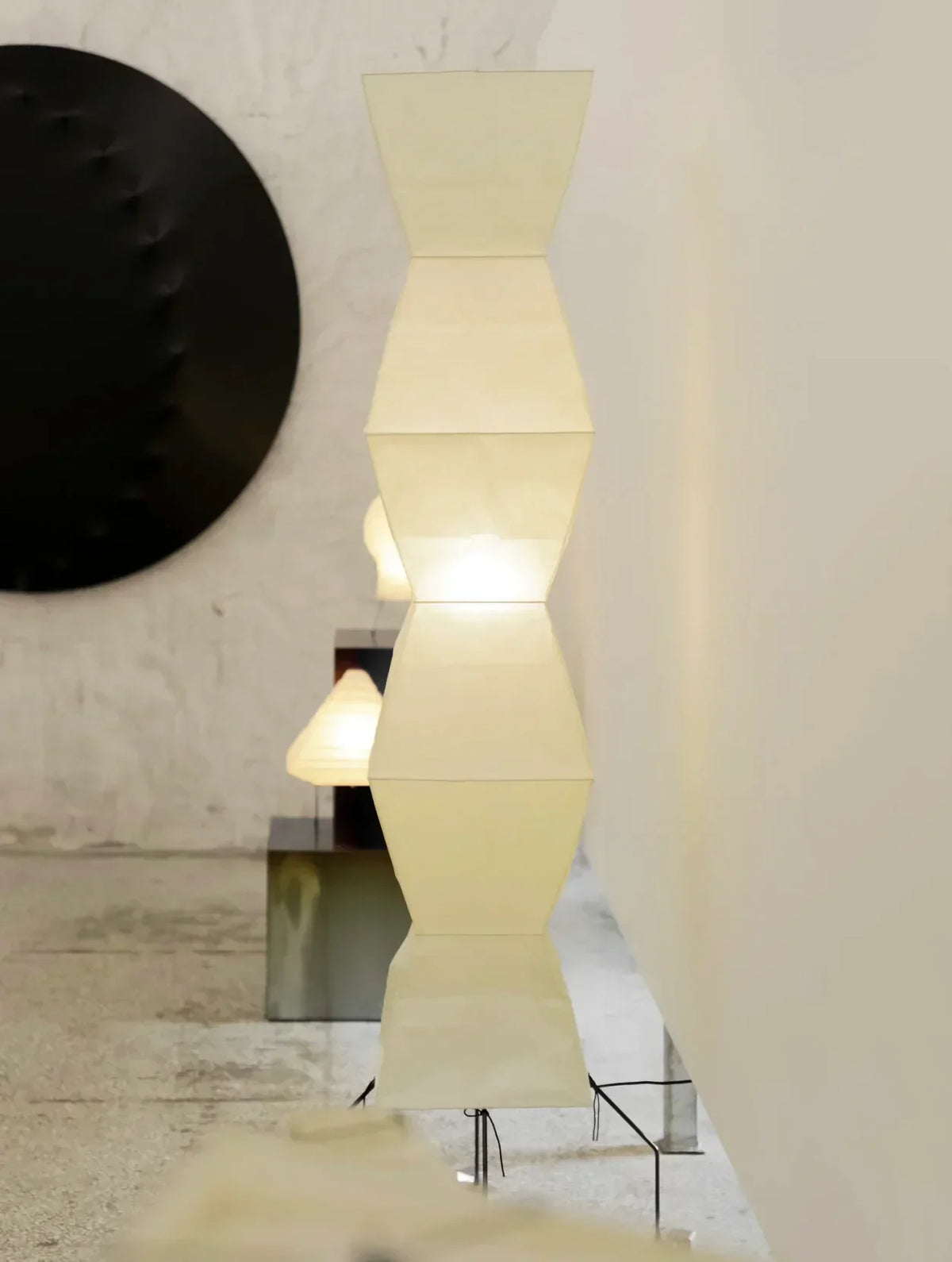 Akari Hourglass Paper UF4-L9 Steel Floor Lamp – Steel detail 7