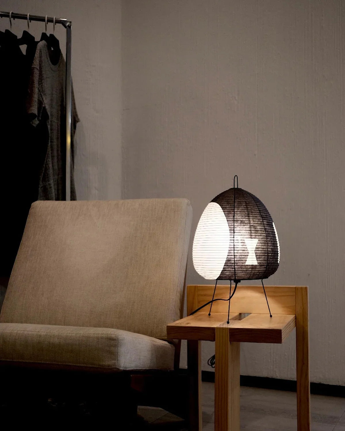 Akari Egg Shaped Paper 1A Iron Table Lamp – Iron detail 30