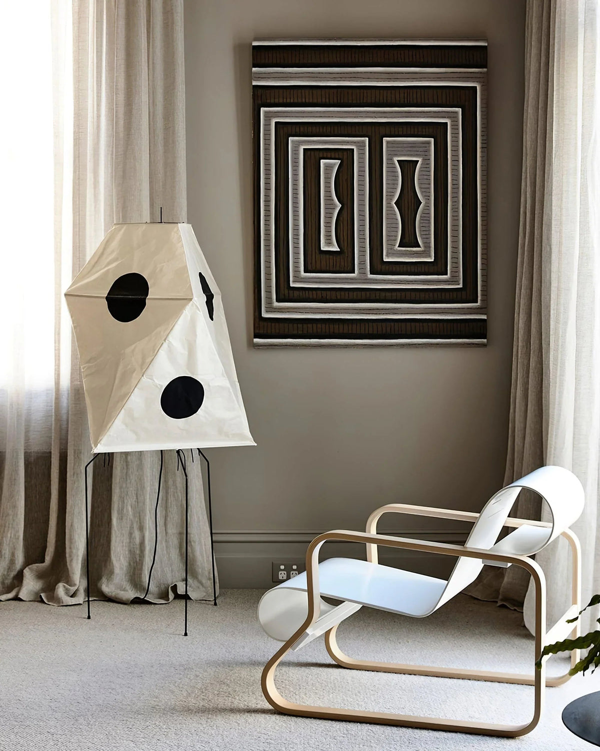 Akari Polyhedral Paper UF3-Q Iron Floor Lamp – Iron detail 9