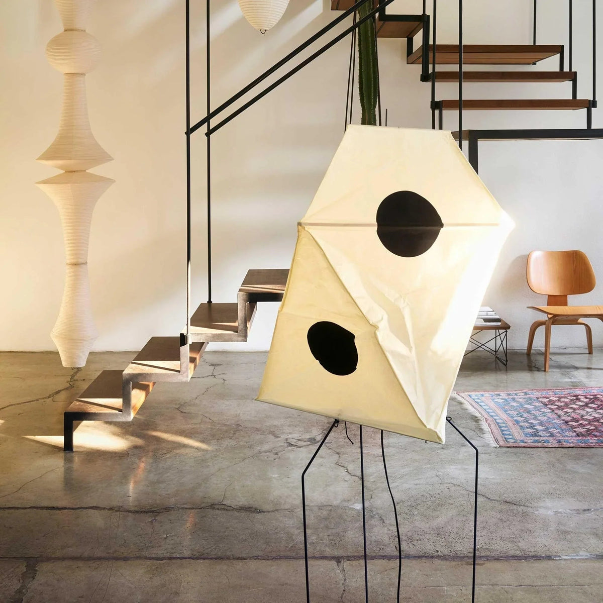 Akari Polyhedral Paper UF3-Q Iron Floor Lamp – Iron detail 20