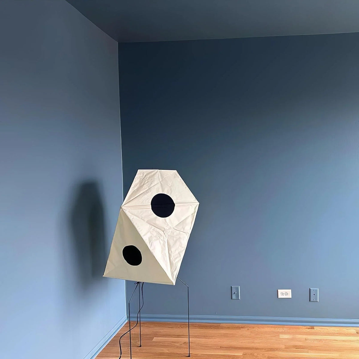 Akari Polyhedral Paper UF3-Q Iron Floor Lamp – Iron detail 28