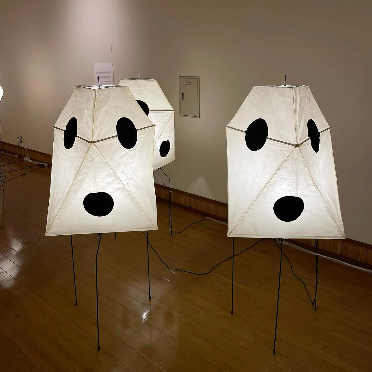 Akari Polyhedral Paper UF3-Q Iron Floor Lamp – Iron detail 30