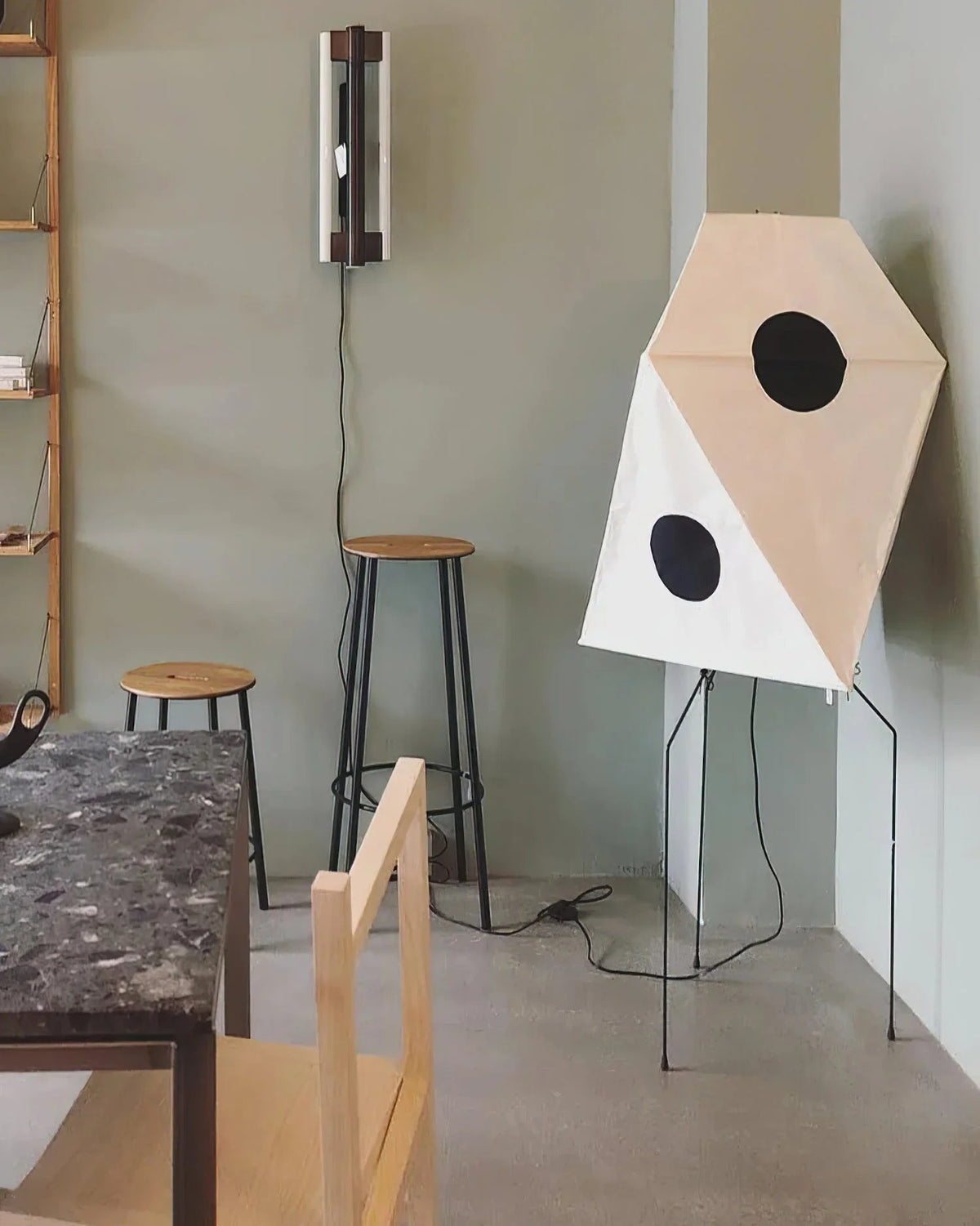 Akari Polyhedral Paper UF3-Q Iron Floor Lamp – Iron detail 33