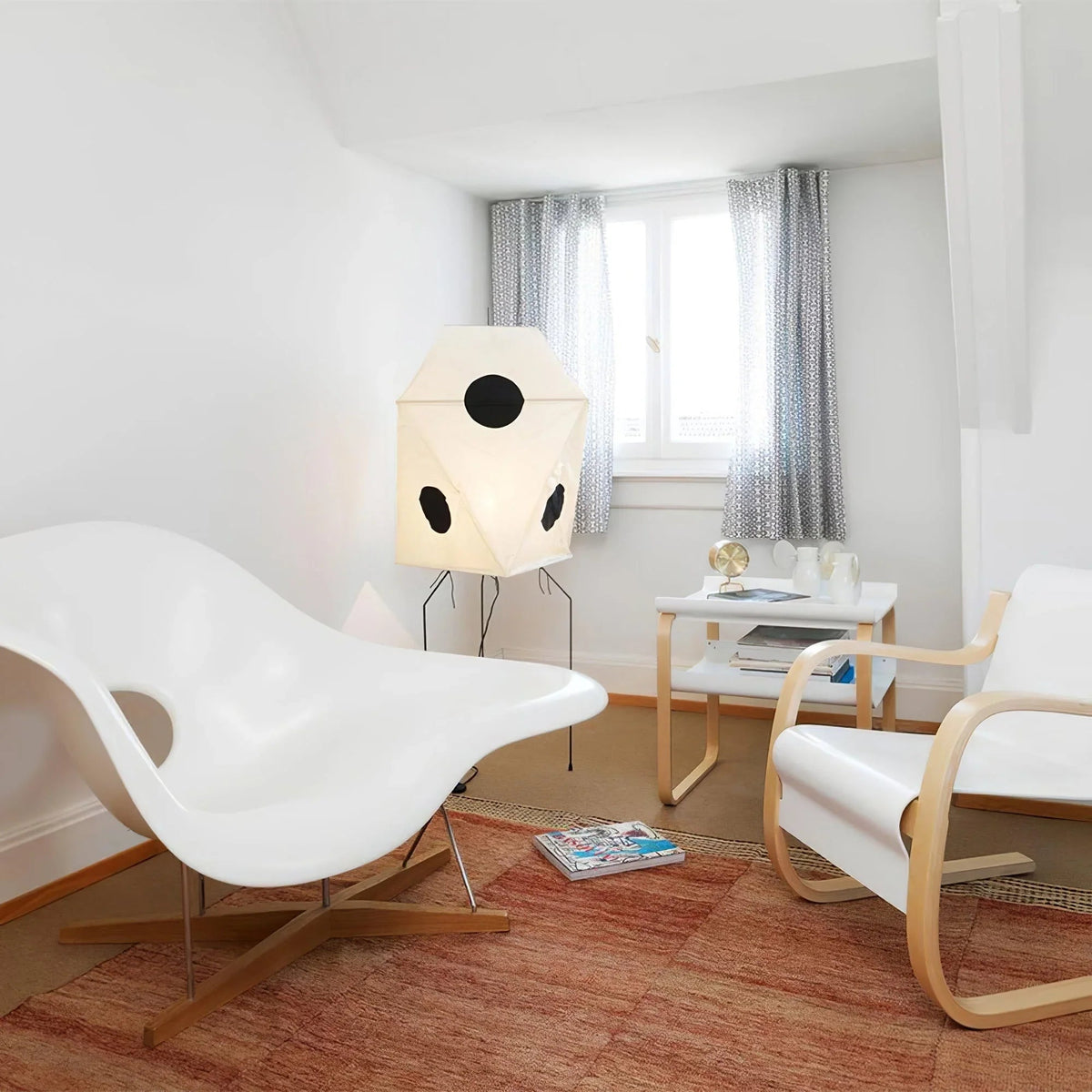 Akari Polyhedral Paper UF3-Q Iron Floor Lamp – Iron detail 7