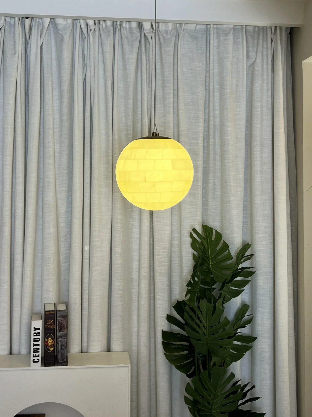 Alabaster Ball Pendant Light – Alabaster detail 16