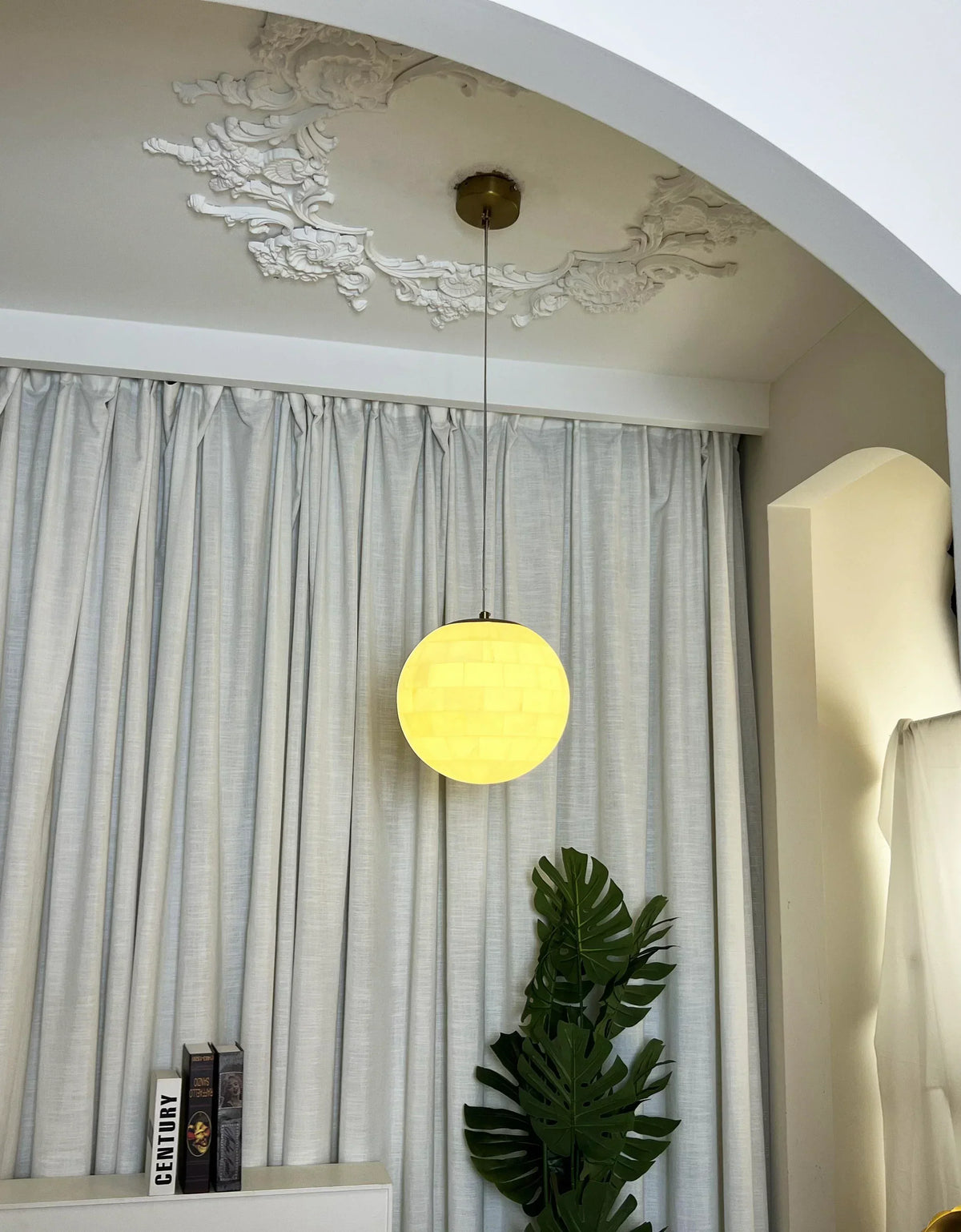 Alabaster Ball Pendant Light – Alabaster detail 17