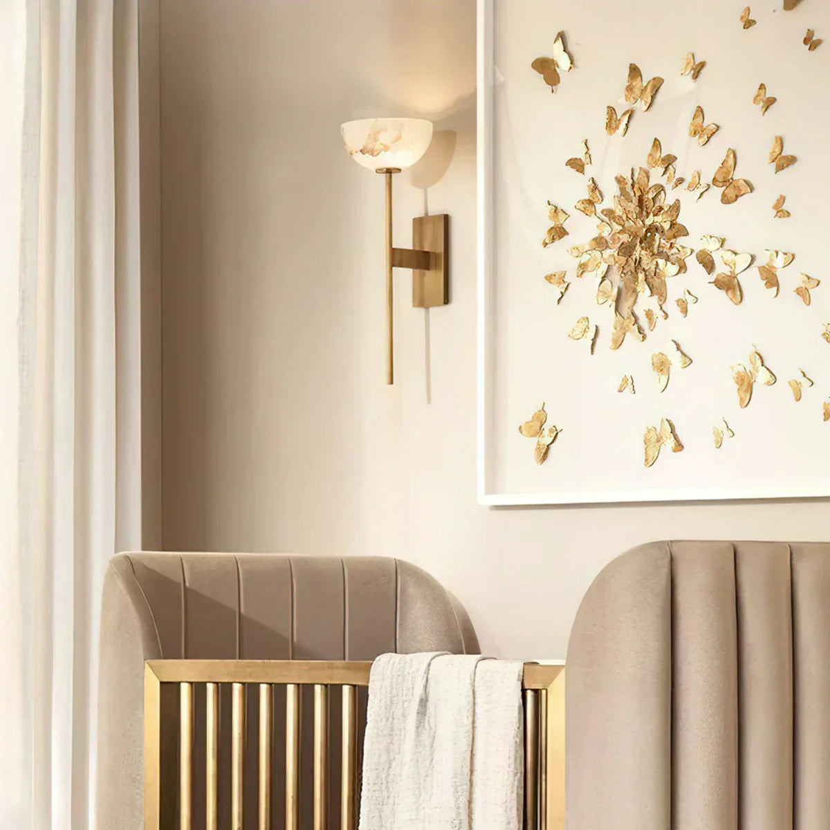 Alabaster Cup Wall Lamp – Alabaster detail 3