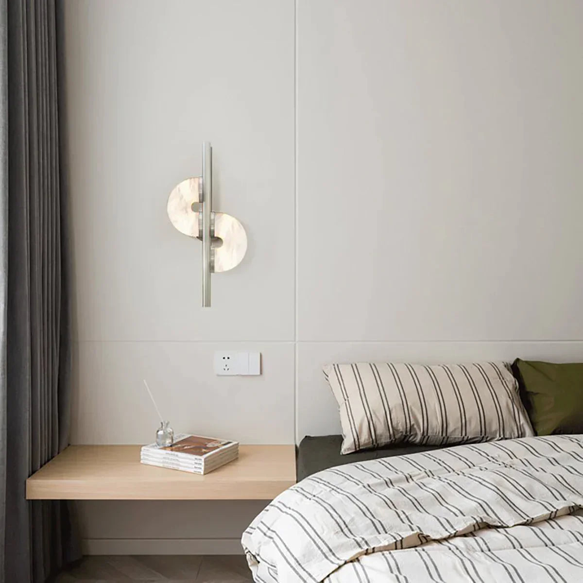 Alabaster Dolly Wall Lamp – Alabaster detail 6
