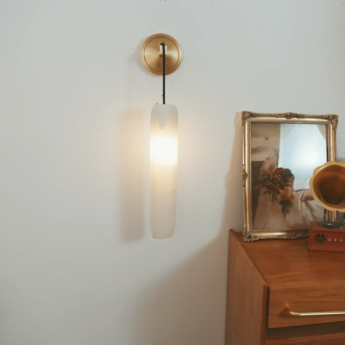 Alabaster Flute Wall Lamp – Alabaster detail 11