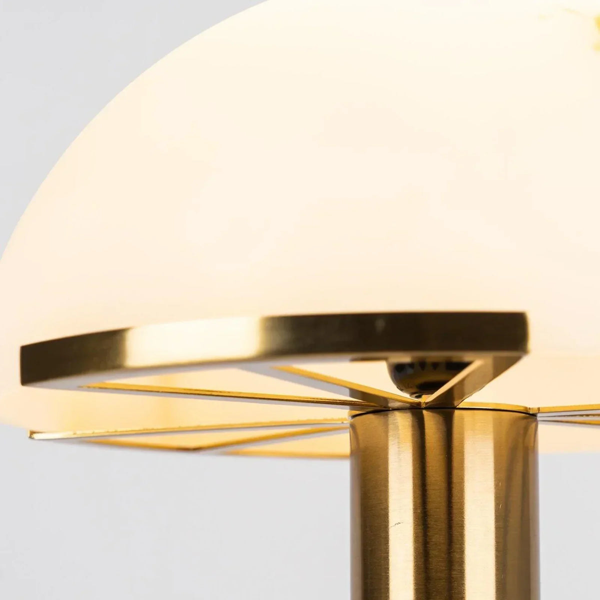 Hemispherical Alabaster Table Lamp – Alabaster detail 16