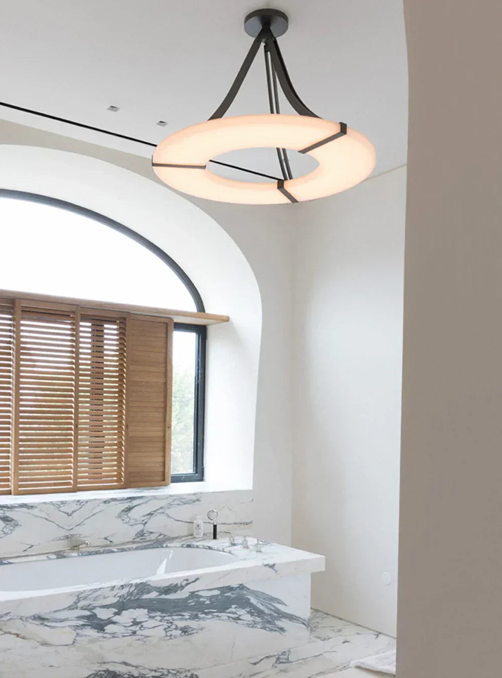 Alabaster Luxembourg Halo Chandelier – Alabaster detail 7