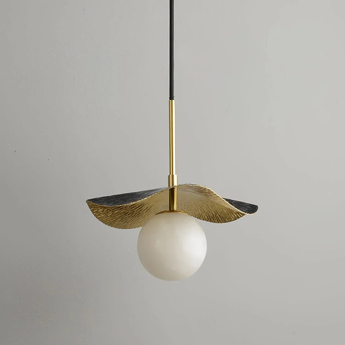 Alabaster Montera Brass Pendant Light – Alabaster detail 11