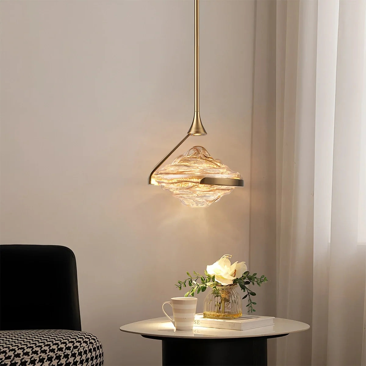 Modern Hill Glass Pendant Light – Glass detail 2