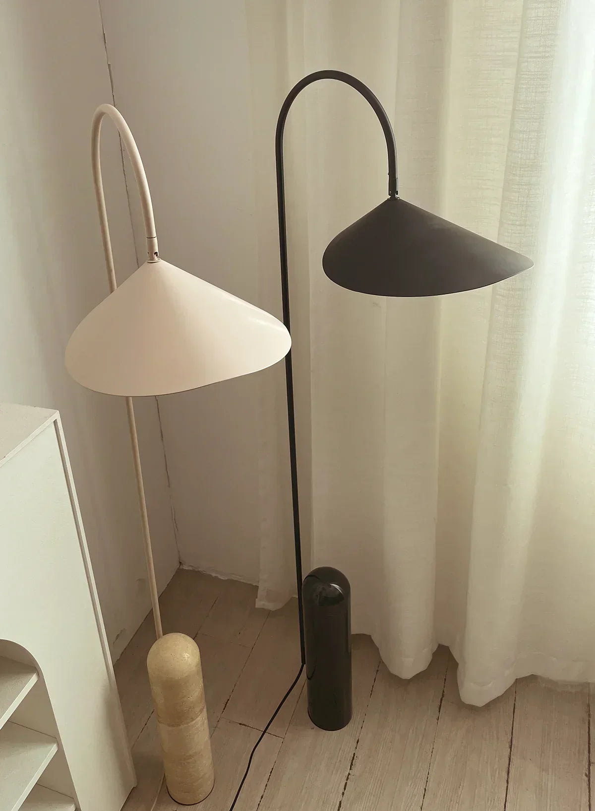 Arum Duckbill Travertine Floor Lamp – Travertine detail 11