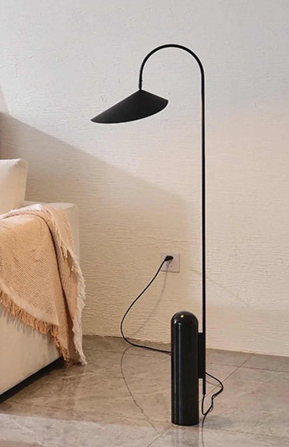 Arum Duckbill Travertine Floor Lamp – Travertine detail 6