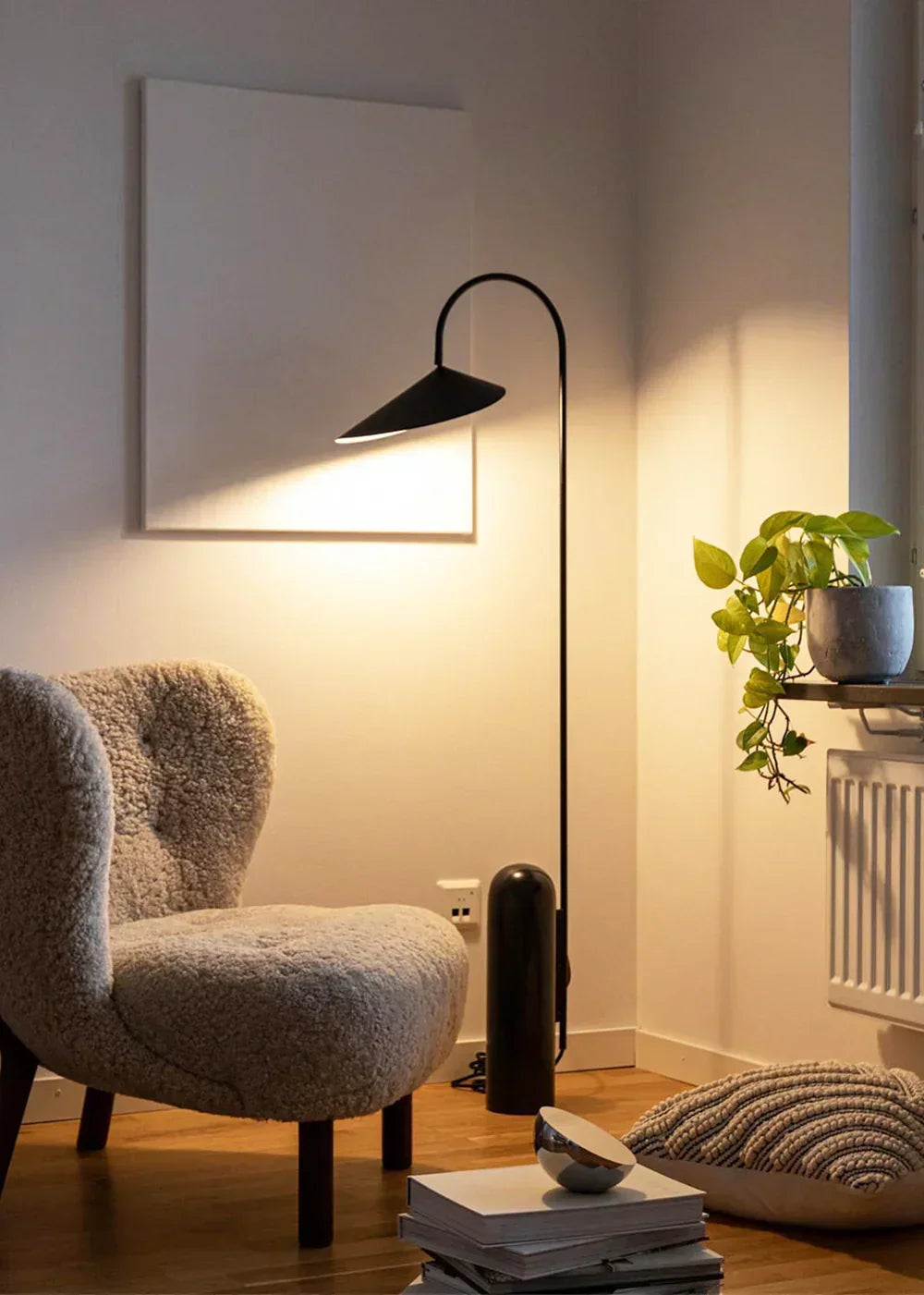 Arum Duckbill Travertine Floor Lamp – Travertine detail 3