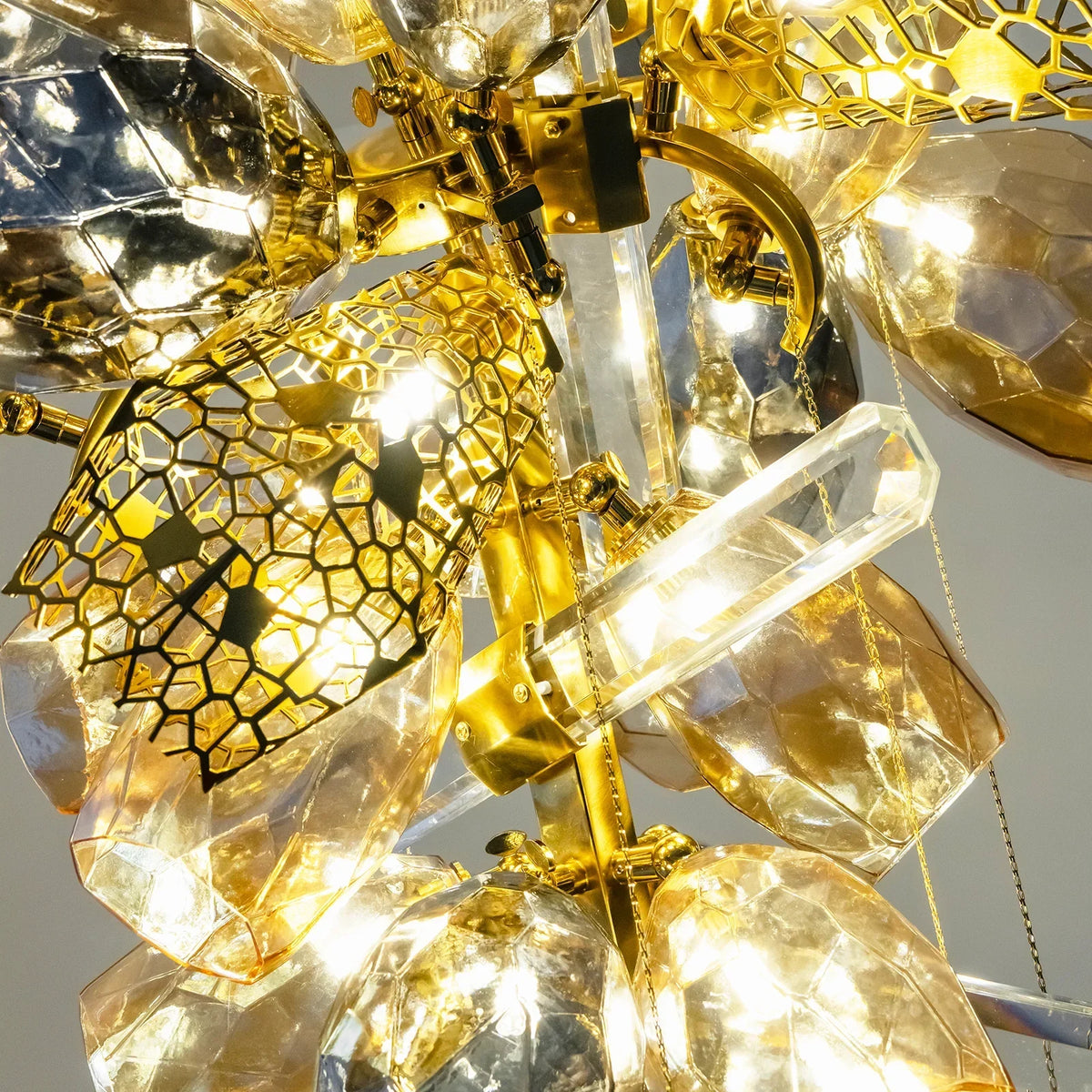 Britannica Glass Chandelier Horizontal – Glass detail 33