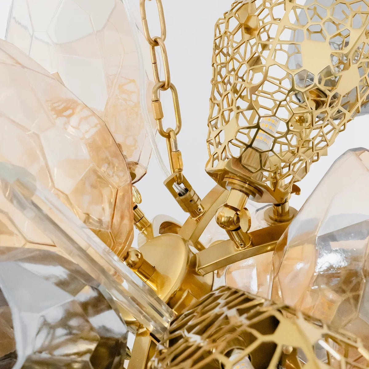 Britannica Glass Chandelier Horizontal – Glass detail 29