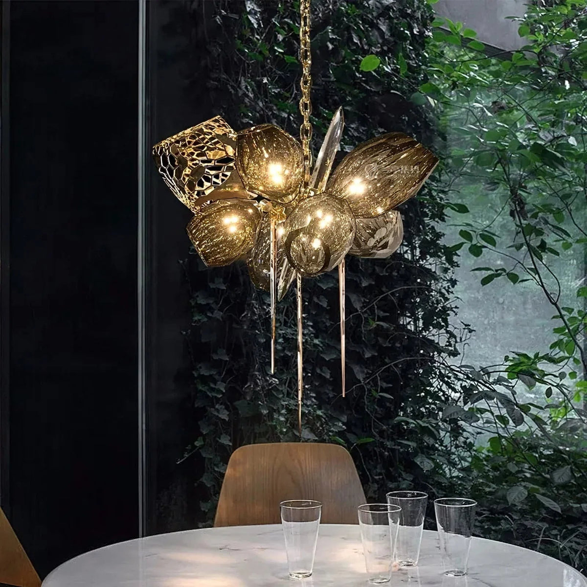 Britannica Glass Chandelier Horizontal – Glass detail 4