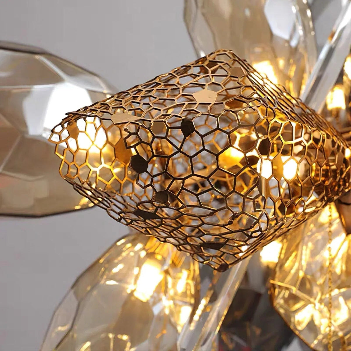 Britannica Glass Chandelier Horizontal – Glass detail 28