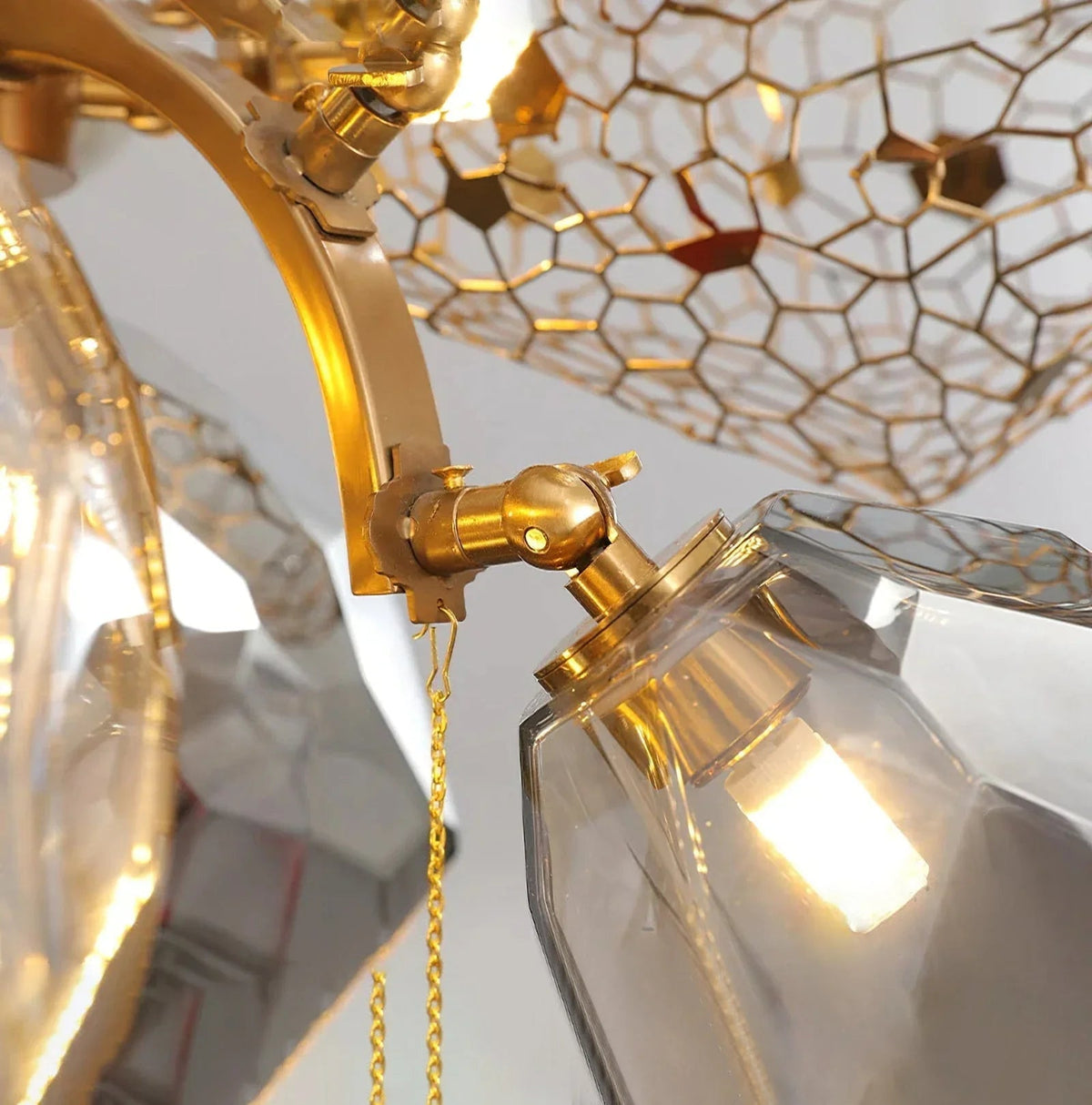 Britannica Glass Chandelier Horizontal – Glass detail 31