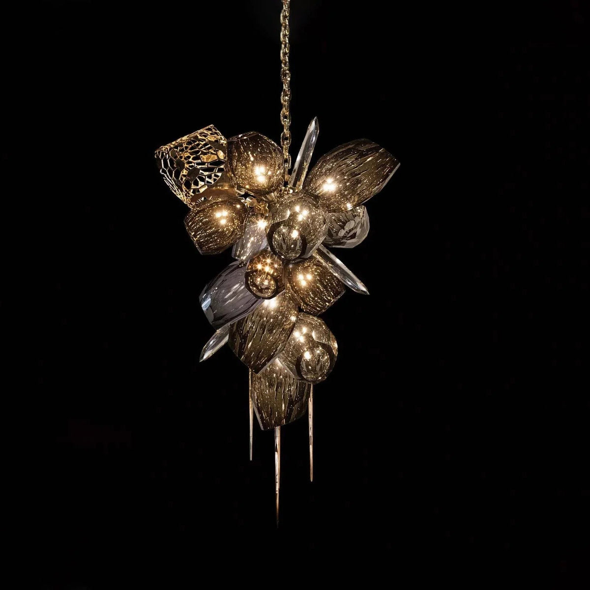 Britannica Glass Chandelier Horizontal – Glass detail 24