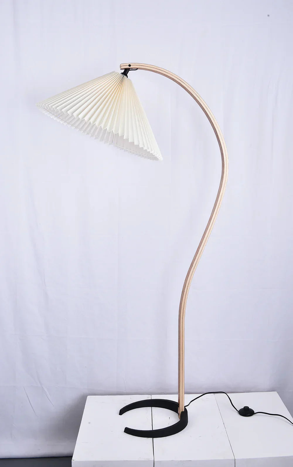 Caprani Wood Floor Lamp – Wood detail 25