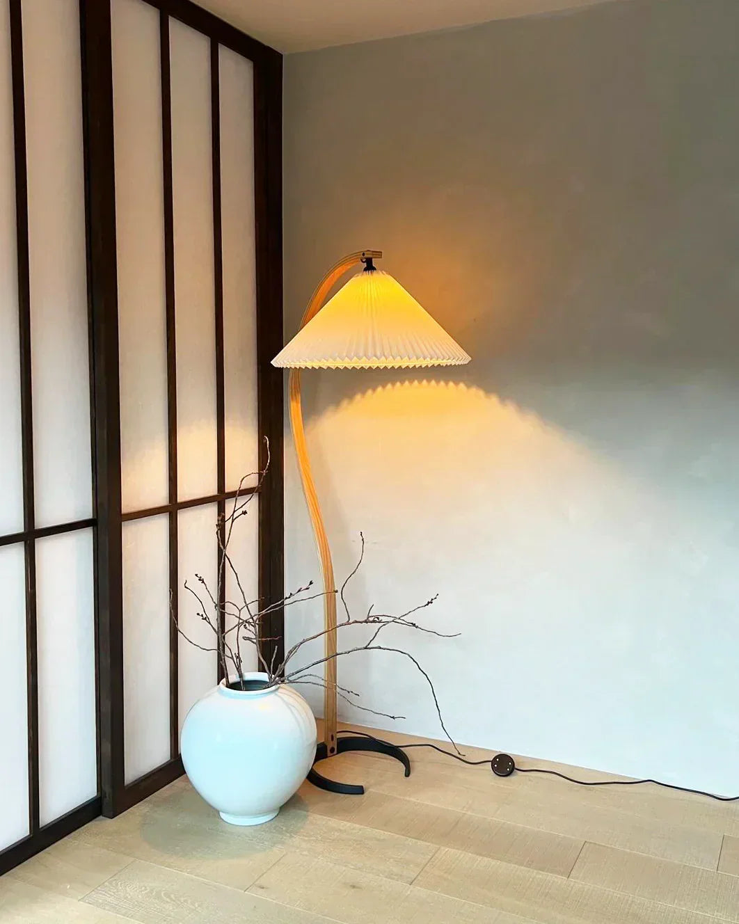 Caprani Wood Floor Lamp – Wood detail 7