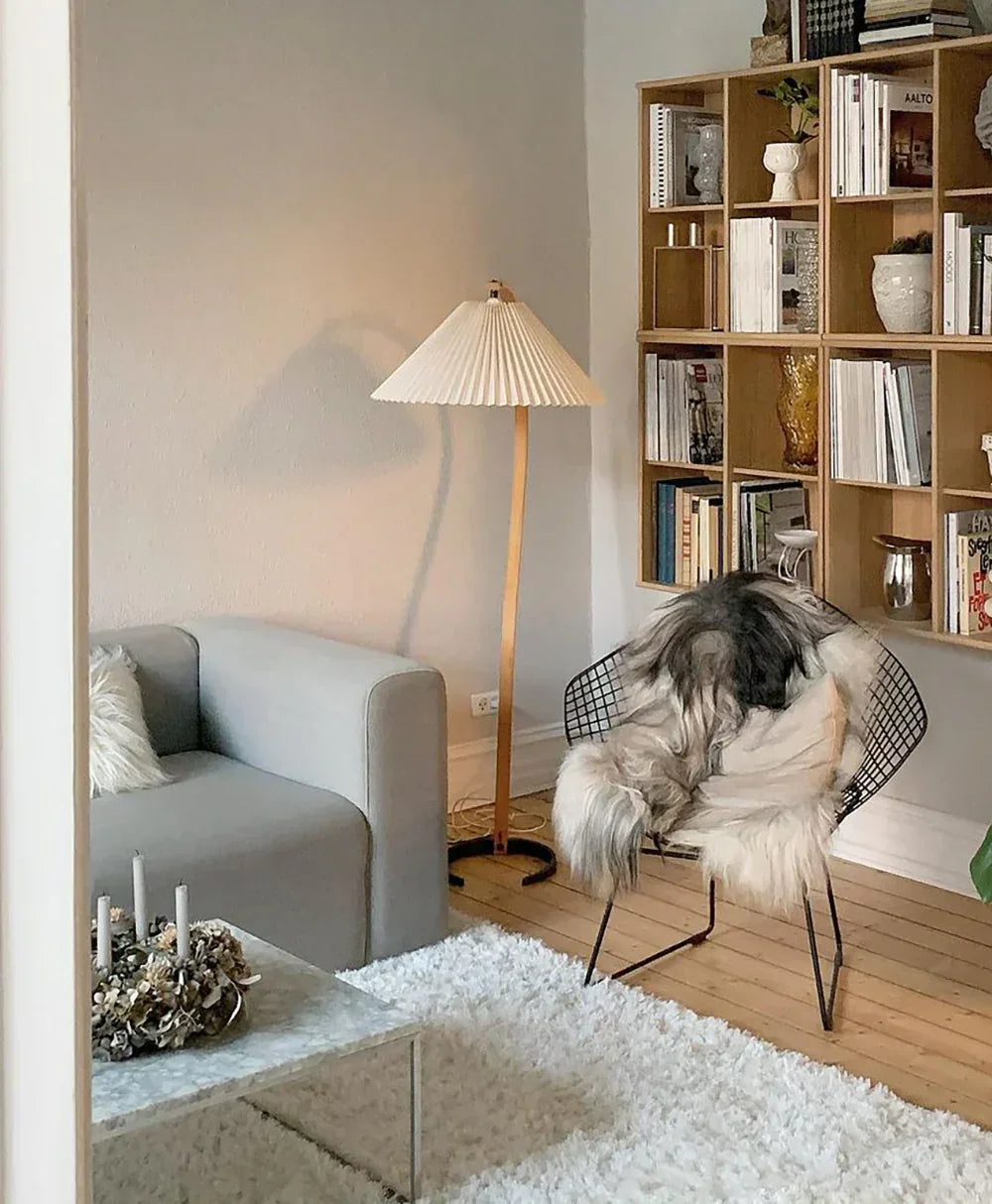 Caprani Wood Floor Lamp – Wood detail 9