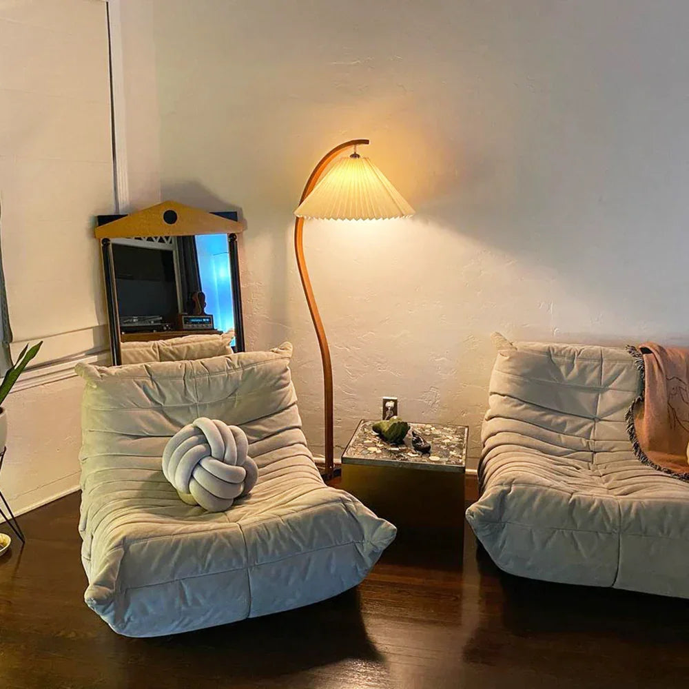 Caprani Wood Floor Lamp – Wood detail 4