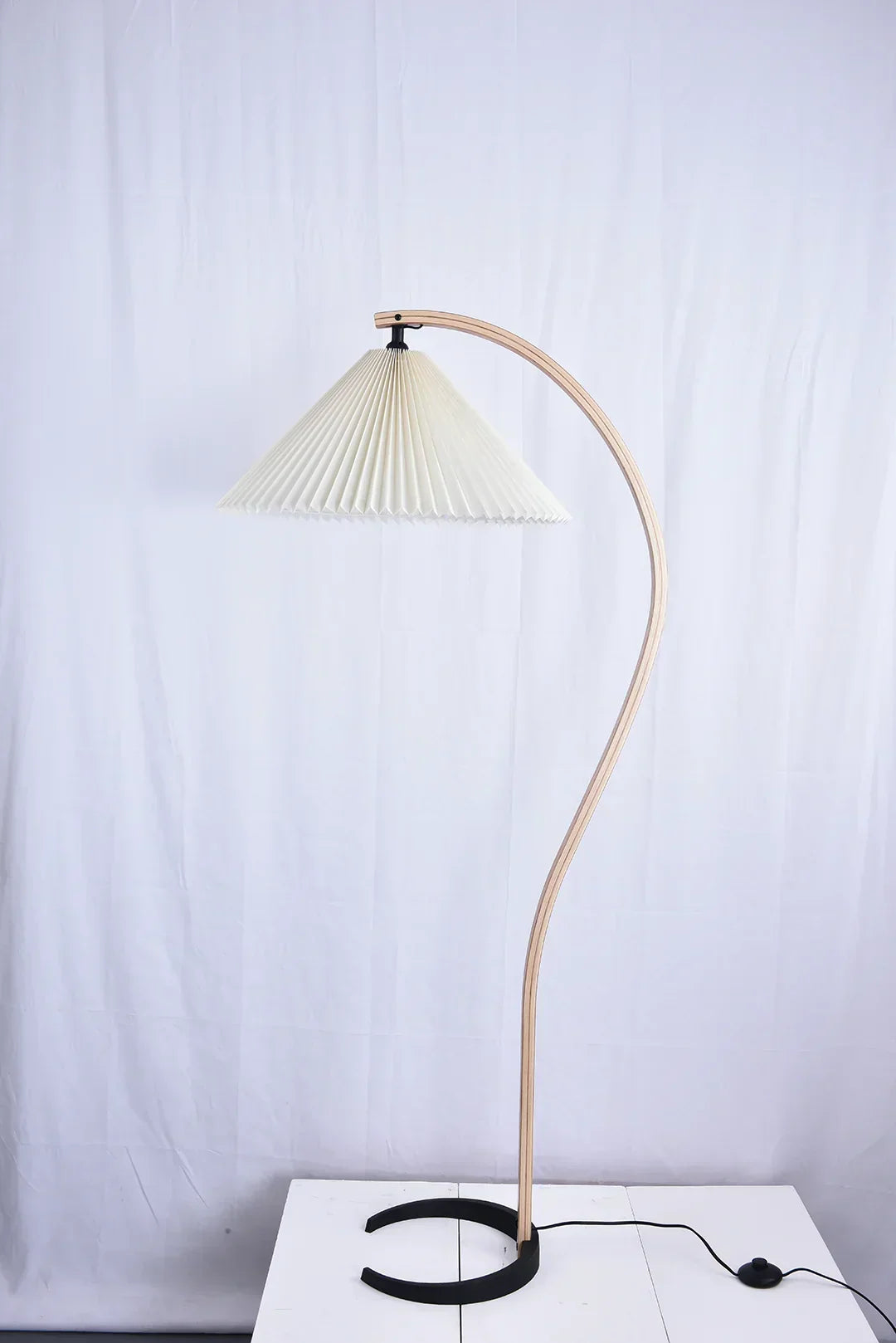 Caprani Wood Floor Lamp – Wood detail 24