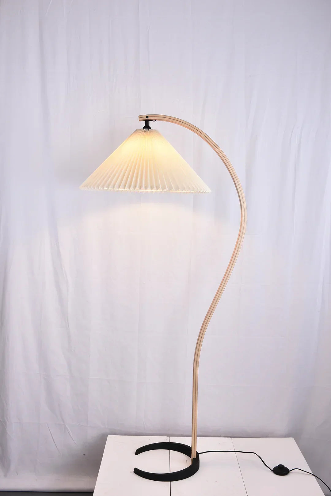 Caprani Wood Floor Lamp – Wood detail 20
