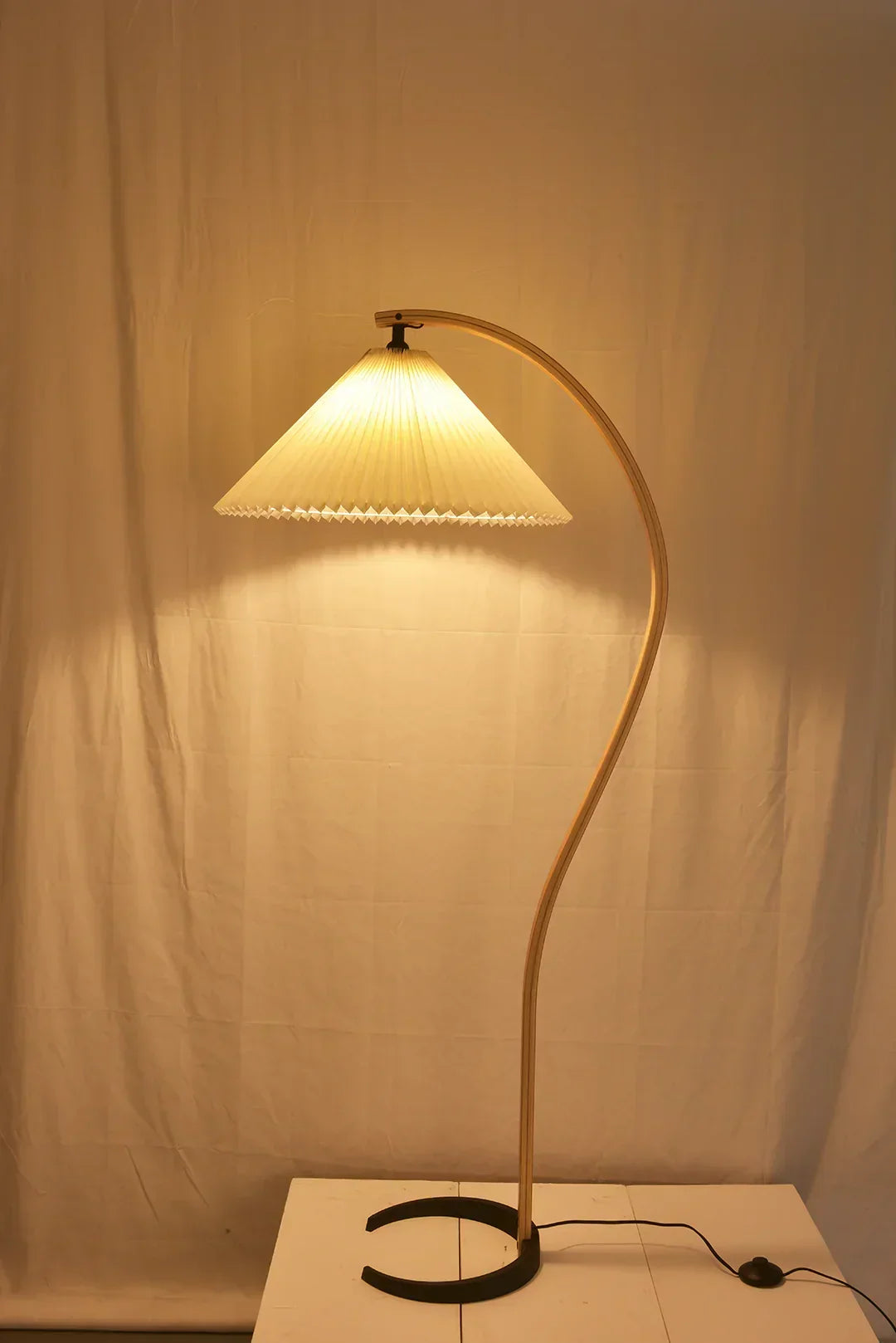 Caprani Wood Floor Lamp – Wood detail 21