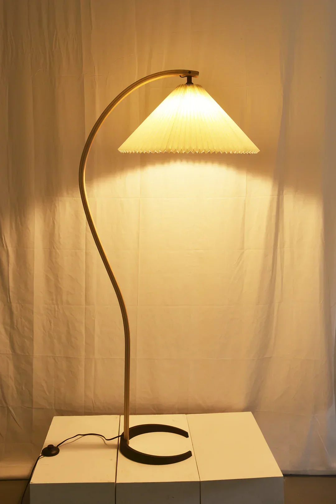 Caprani Wood Floor Lamp – Wood detail 23