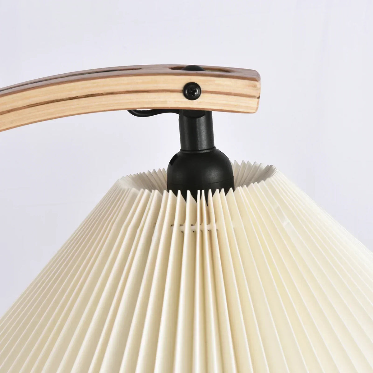Caprani Wood Floor Lamp – Wood detail 15