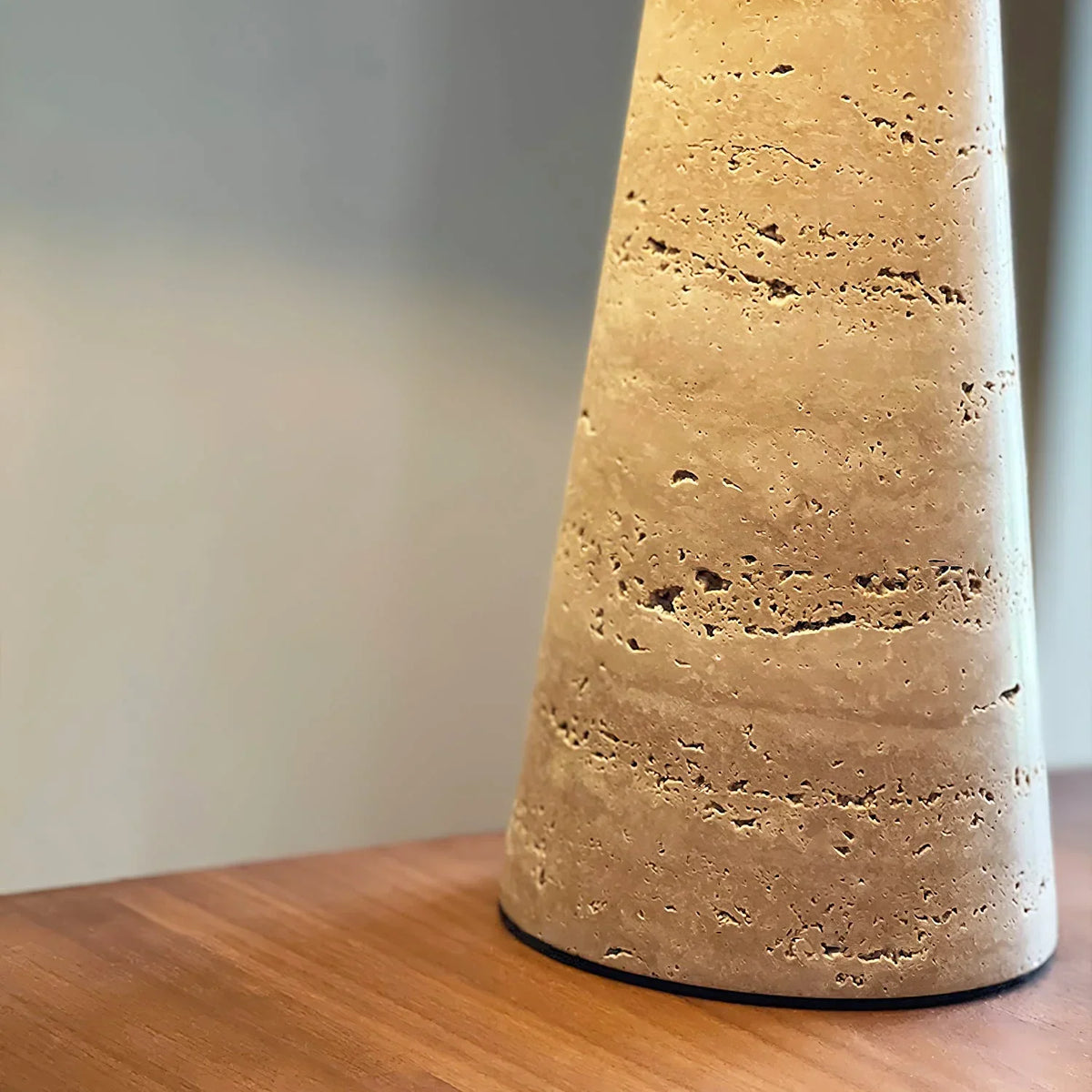 Cone Lulu Travertine Table Lamp – Travertine detail 10