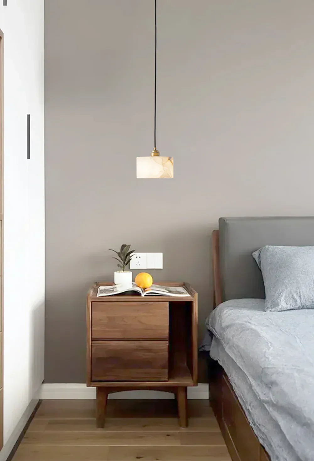 Cylindrical Alabaster Pendant Light – Alabaster detail 13