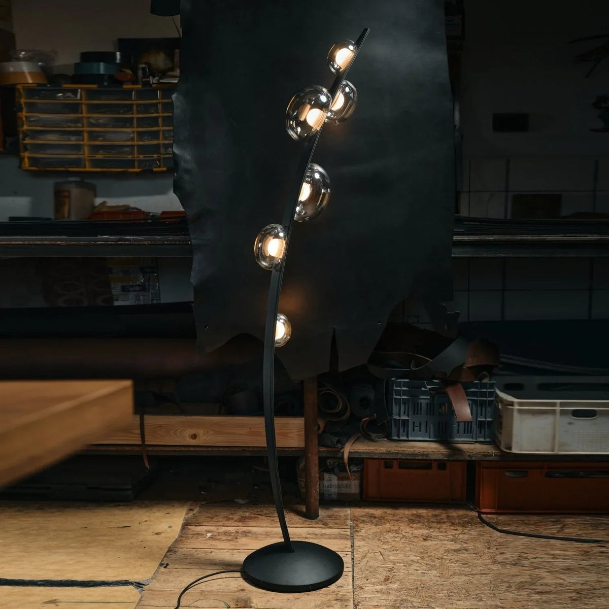 Dew Drops LED Glass Floor Lamp – Glass detail 4