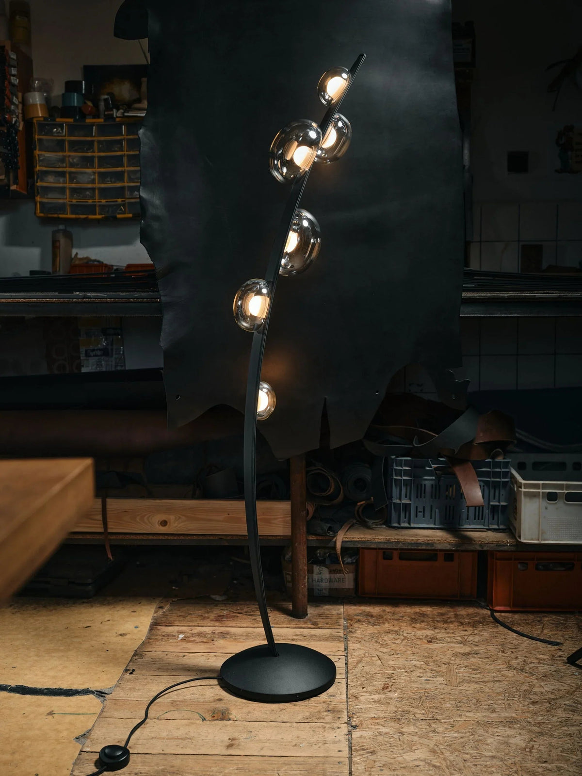 Dew Drops LED Glass Floor Lamp – Glass detail 11