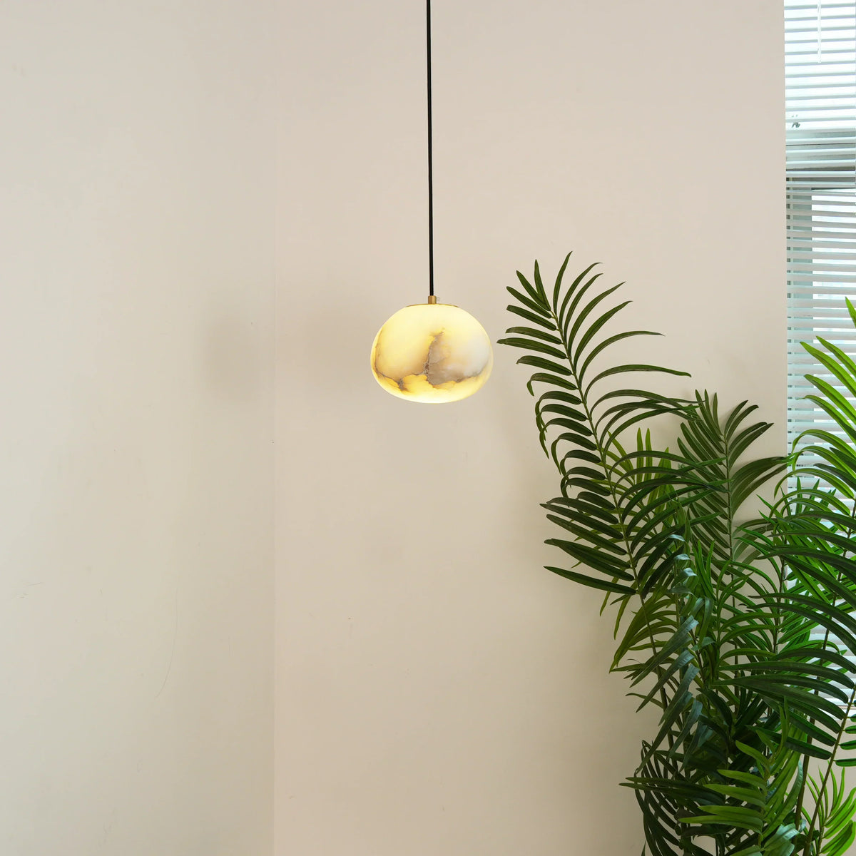 Pebble Alabaster Pendant Lamp – Alabaster detail 6