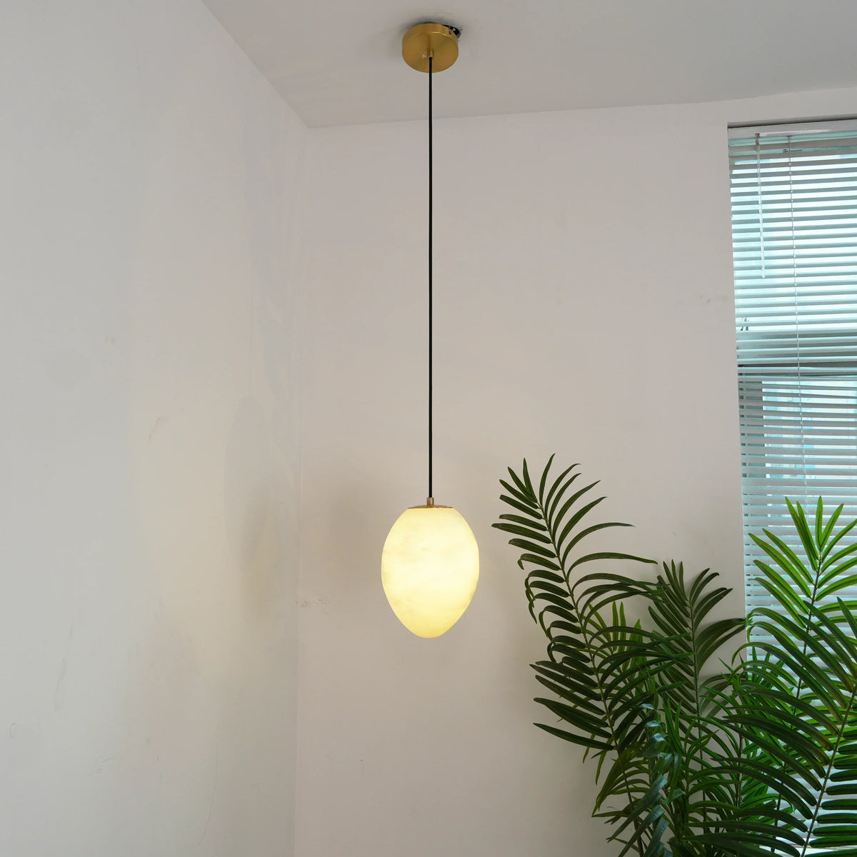 Pebble Alabaster Pendant Lamp – Alabaster detail 3