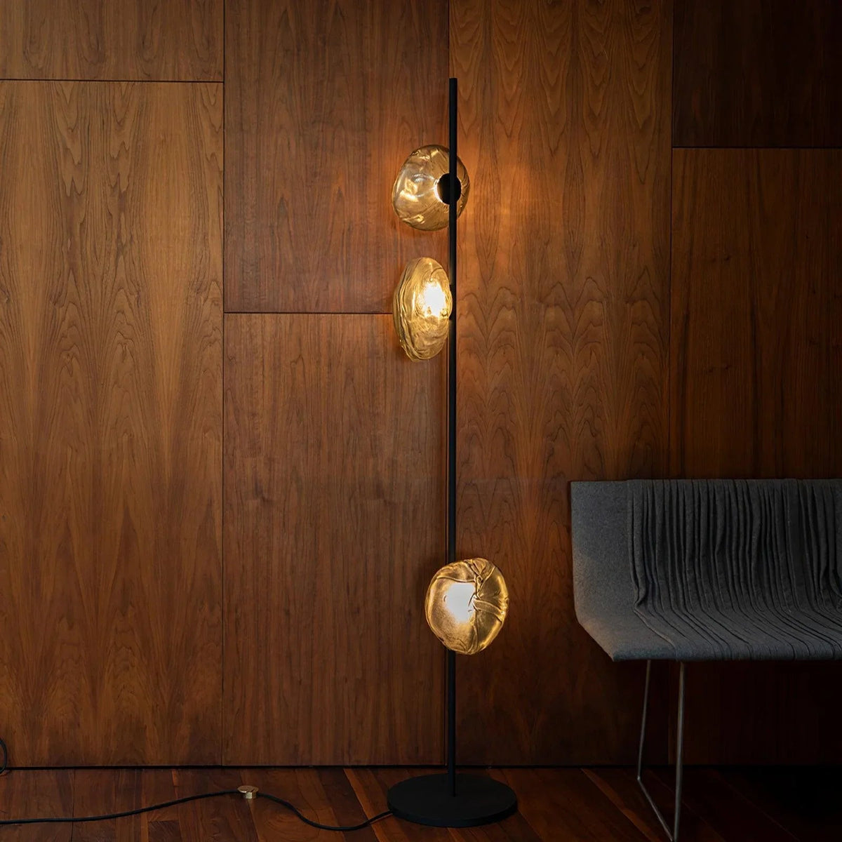 Glass Petals Floor Lamp – Glass detail 7