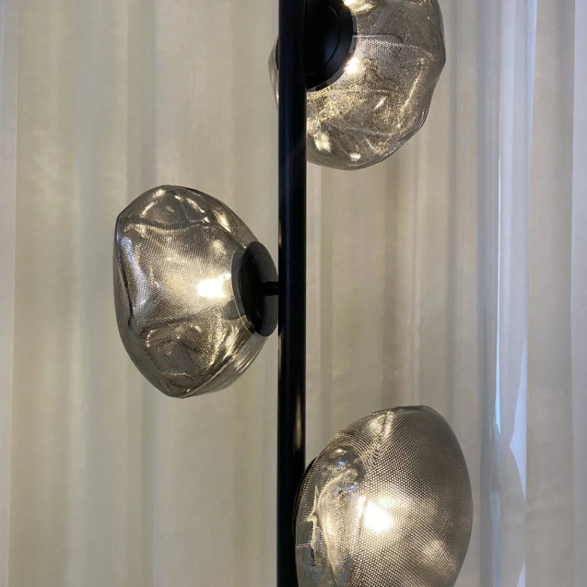 Glass Petals Floor Lamp – Glass detail 29