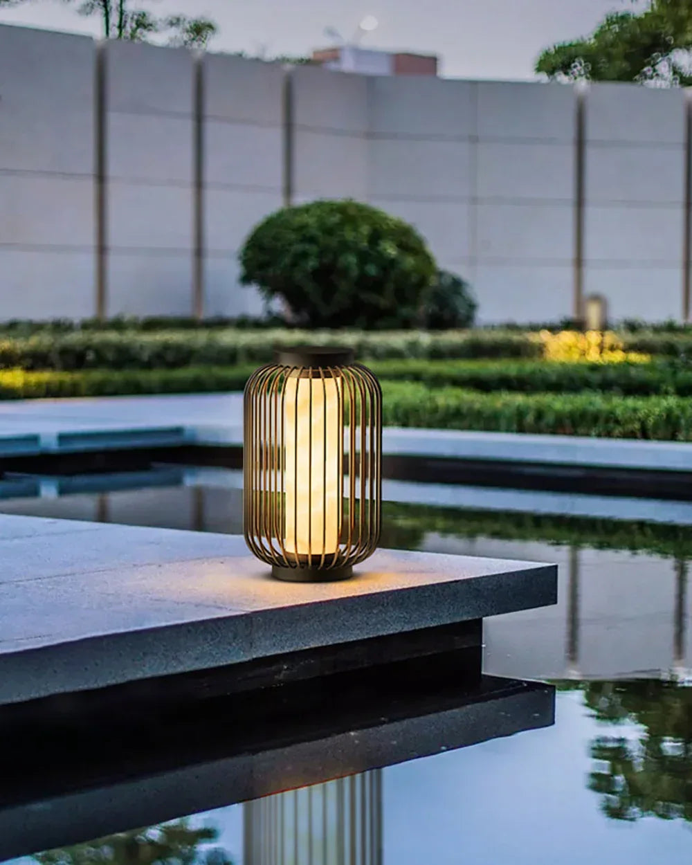 Birdcage Graydon Outdoor Alabaster Table Lamp – Alabaster detail 7