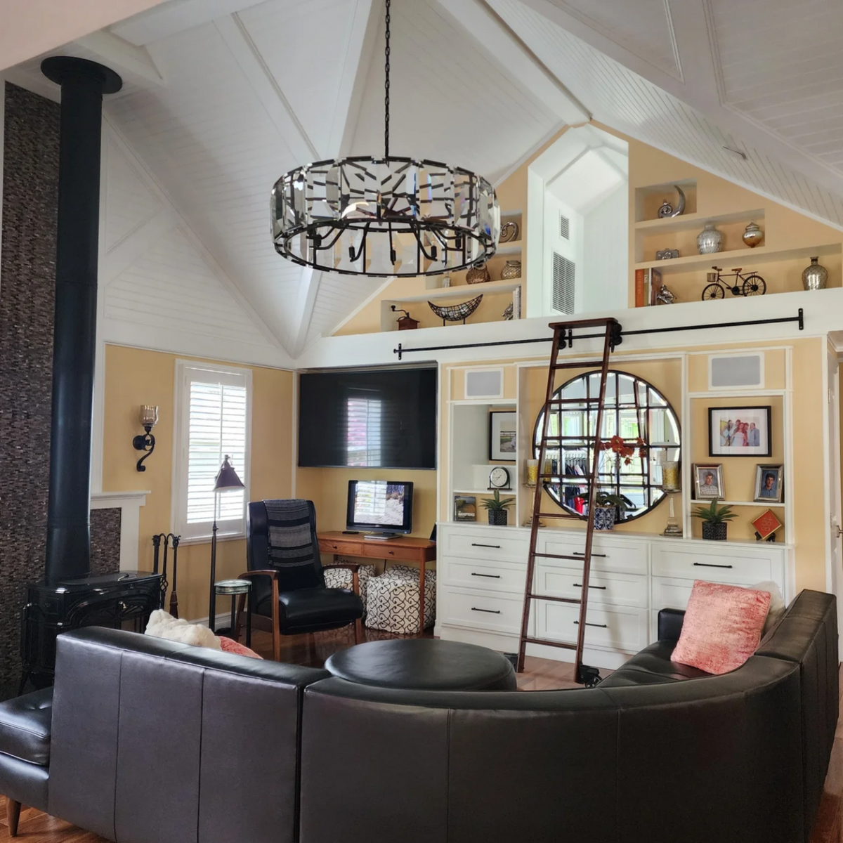 Harlow Multicurve Crystal Round Chandelier – Crystal detail 9