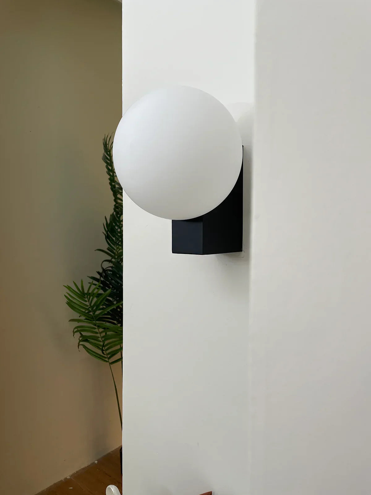 Journey SHY2 Glass Wall Lamp – Glass detail 12