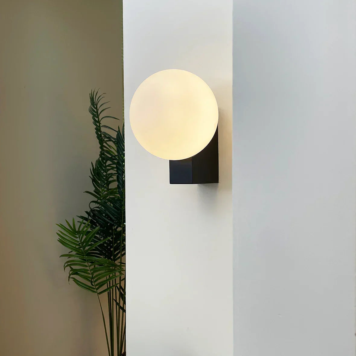 Journey SHY2 Glass Wall Lamp – Glass detail 2