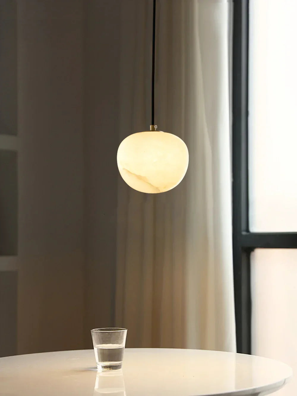 Round Alabaster Pendant Light – Alabaster detail 3