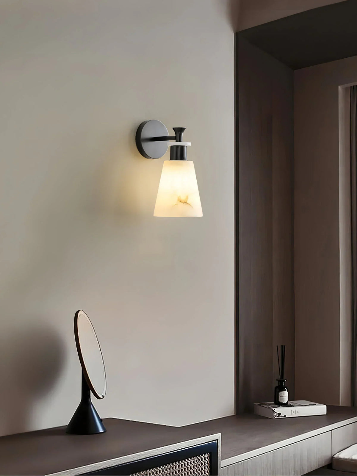 Conical Tapered Alabaster Wall Sconce – Alabaster detail 9