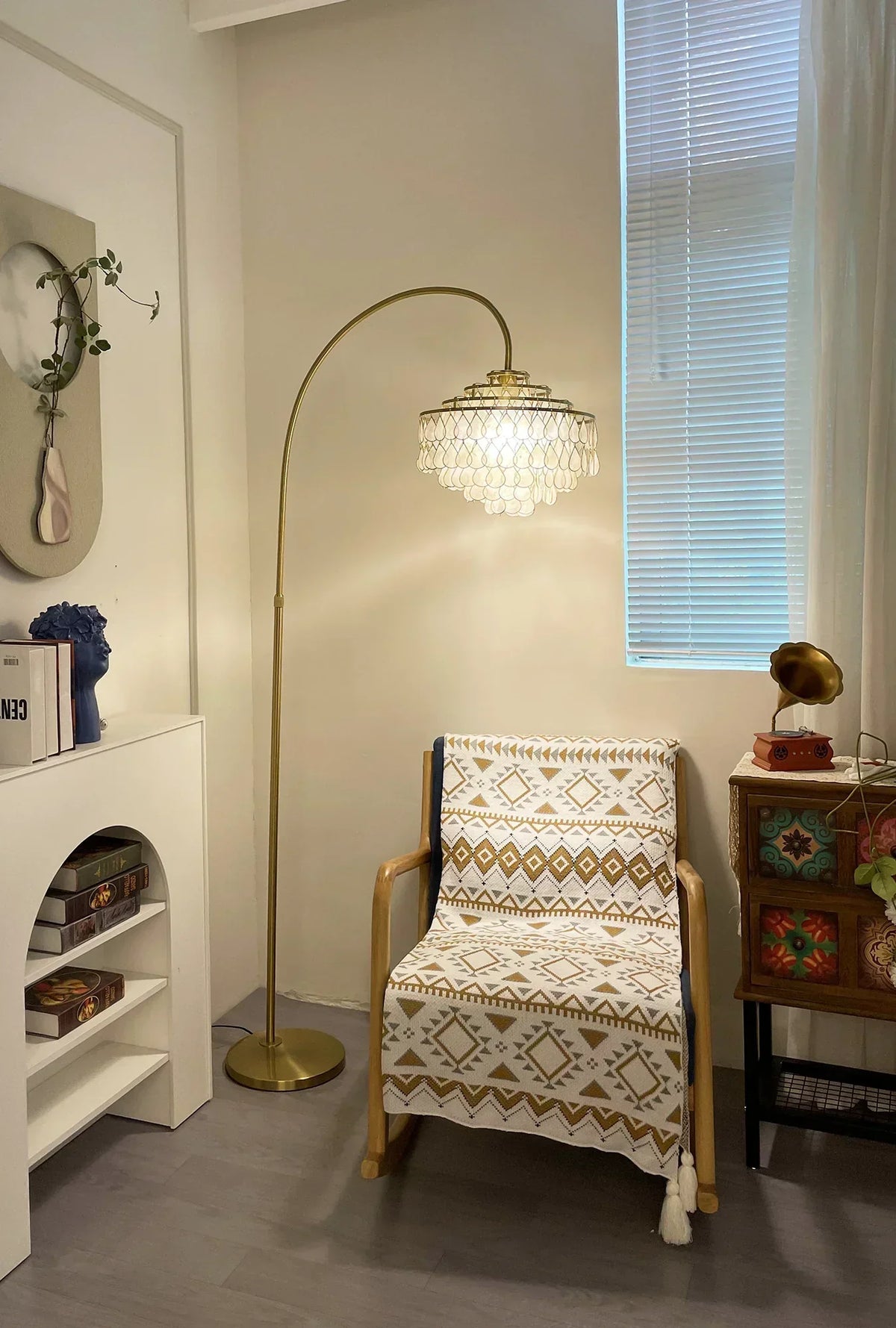 Shell Teardrops Arc Copper Floor Lamp – Copper detail 5